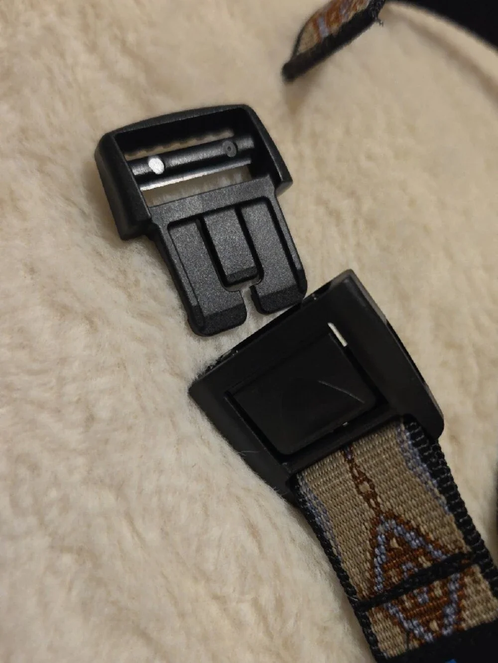 Kavu Men’s Black and Tan Patterned Web Belt
